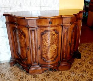 Mobile antico da ingresso 