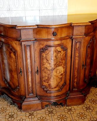 Mobile antico da ingresso 