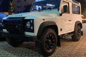 LAND ROVER Defender 90 2.2 TD4 4posti