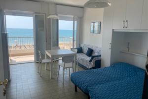 AGOSTO/Fronte-vista mare/piscina/4 posti/monoloc