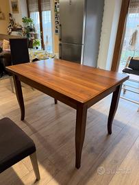 Tavolo in legno 