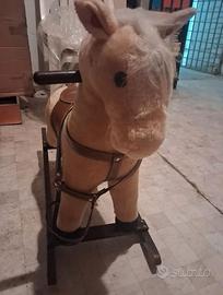 Cavallo a Dondolo legno e peluche