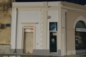 Locale vicino la chiesa madre