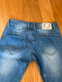 Jeans donna effetto push up marca Adoro Jeans