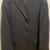 Abito invernale gessato grigio.