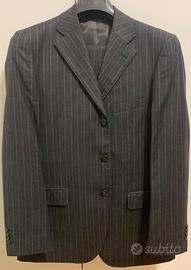 Abito invernale gessato grigio.