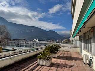 Trento (TN) appartamento piano alto con terrazzo