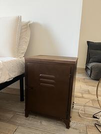 Comodino stile industriale in metallo e abete