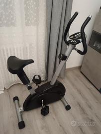 Bicicletta da ginnastica tenuta molto bene