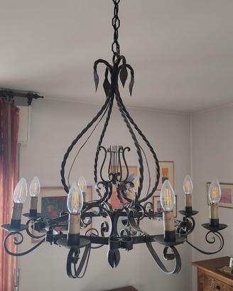 lampadario in ferro battuttto
