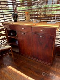 Credenza con cassetti e ante