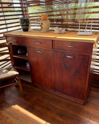 Credenza con cassetti e ante