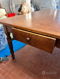 Grande tavolo in legno stile country toscano