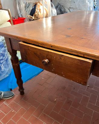 Grande tavolo in legno stile country toscano