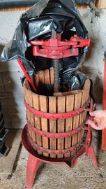 ATTREZZATURA PER FARE IL VINO