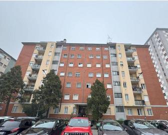 Immobile in asta di 74 m² con box auto a Milano