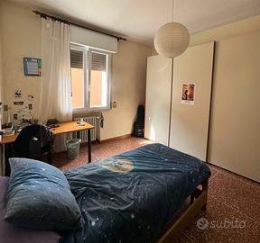 Ampia camera singola per studentessa universitaria