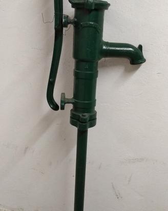 vecchia pompa addobbo giardino