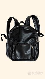Zaino uomo nero in ecopelle con scomparto porta PC