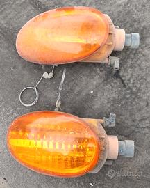 Indicatori di direzione anteriore 