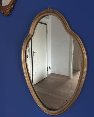 Specchio vintage in foglia d’oro