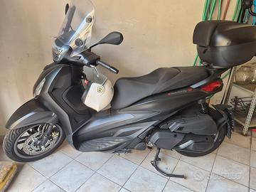 Scooter Piaggio 400 S