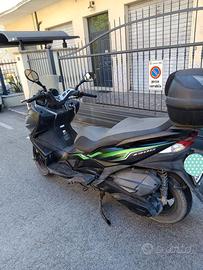 Kawasaki J 300 - 2019 con Abs e bauletto