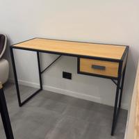 Scrivania in legno e metallo stile industrial