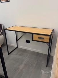 Scrivania in legno e metallo stile industrial