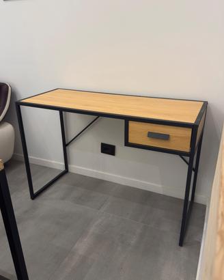 Scrivania in legno e metallo stile industrial