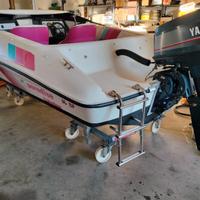 Motoscafo sportivo con YAMAHA 25-50 TOP 700