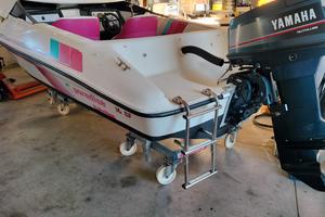 Motoscafo sportivo con YAMAHA 25-50 TOP 700