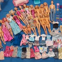 Grande lotto Barbie,Casa Barbie,vestiti e accessor