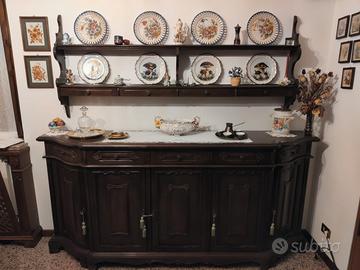 Credenza con piattaia pensile