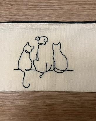 Pochette ricamata a mano