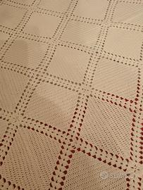 Coperta quadrata in filet waffle tassellata