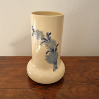 Vaso con decorazione floreale