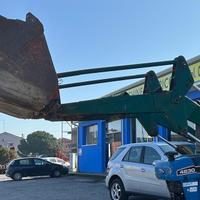 caricatore per trattore Ford