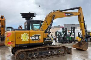 Escavatore cingolato SANY SY135C con lama