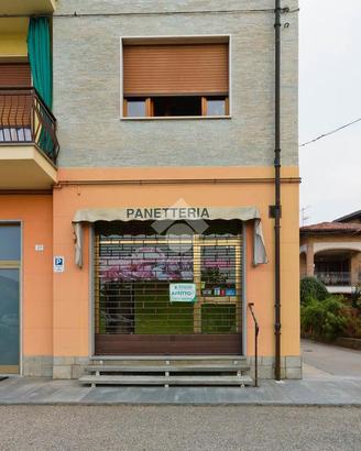 NEGOZIO A SANTA VITTORIA D'ALBA