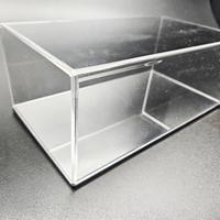 teca 1:18 in plexiglass con fondo  a specchio