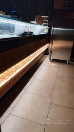 Frontale bancone locale