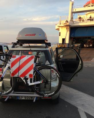 Porta Bici per SUV con ruota esterna posteriore