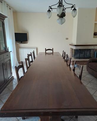 Tavolo in legno di noce