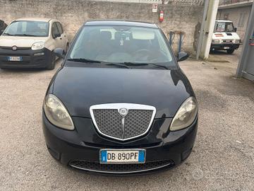 Lancia Ypsilon 1.3 MJT 90 CV versione Platino