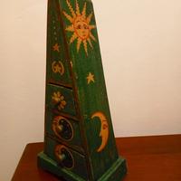 Mini cassettiera piramidale in legno - Sole e Luna