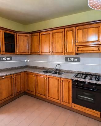 Cucina angolare in legno