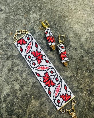 Bracciale e orecchini fatti a mano