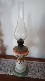 Lampada a Petrolio in opalina dipinta