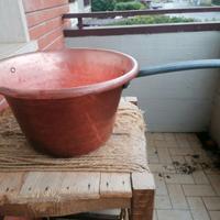 Paiolo in rame con manico in ferro